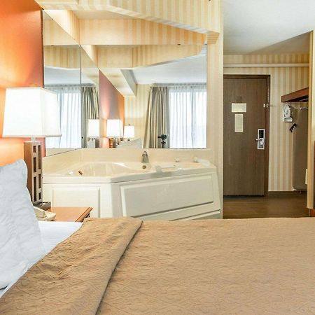 Quality Inn Gaylord Exteriör bild