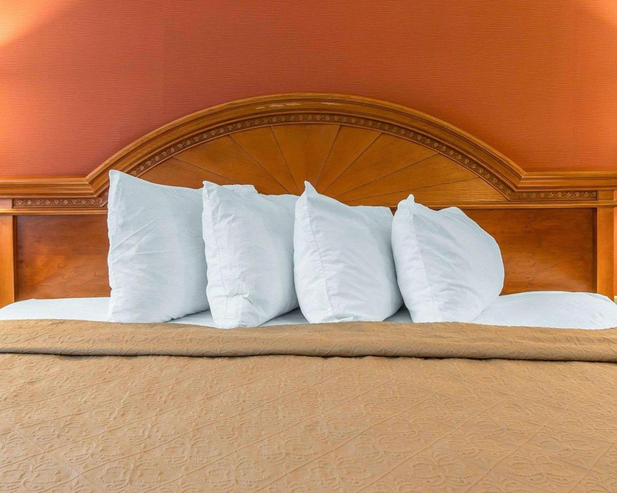 Quality Inn Gaylord Exteriör bild