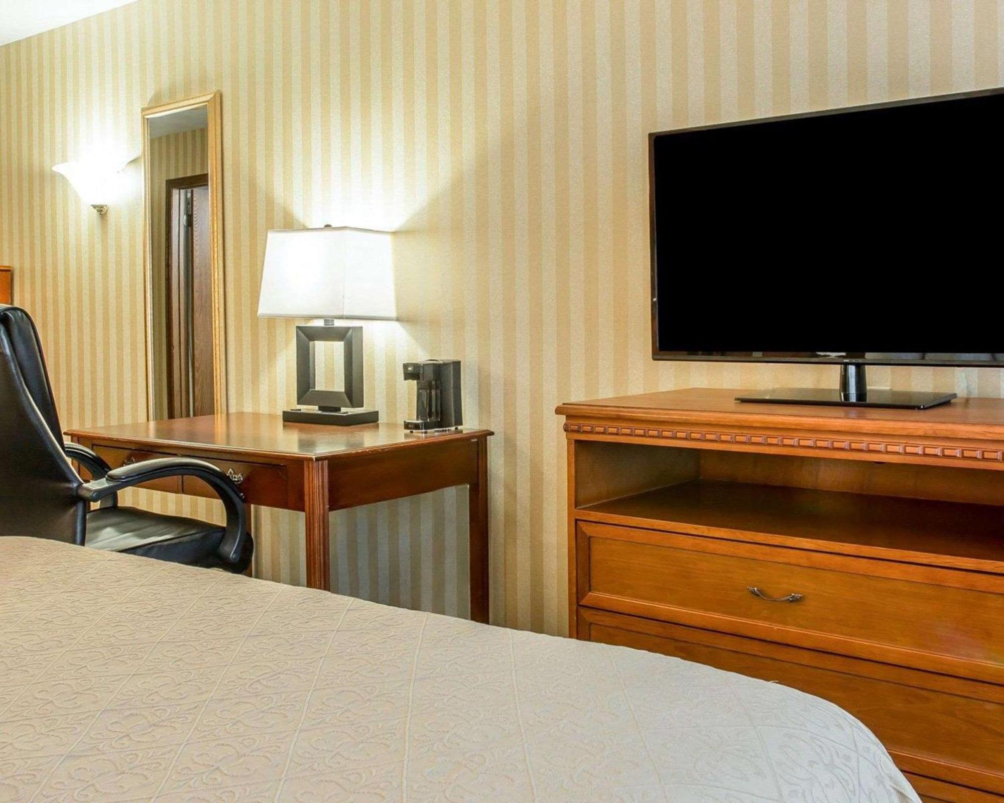 Quality Inn Gaylord Exteriör bild