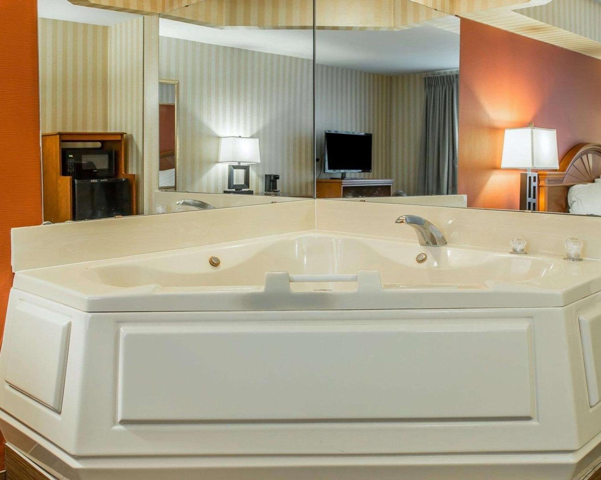 Quality Inn Gaylord Exteriör bild