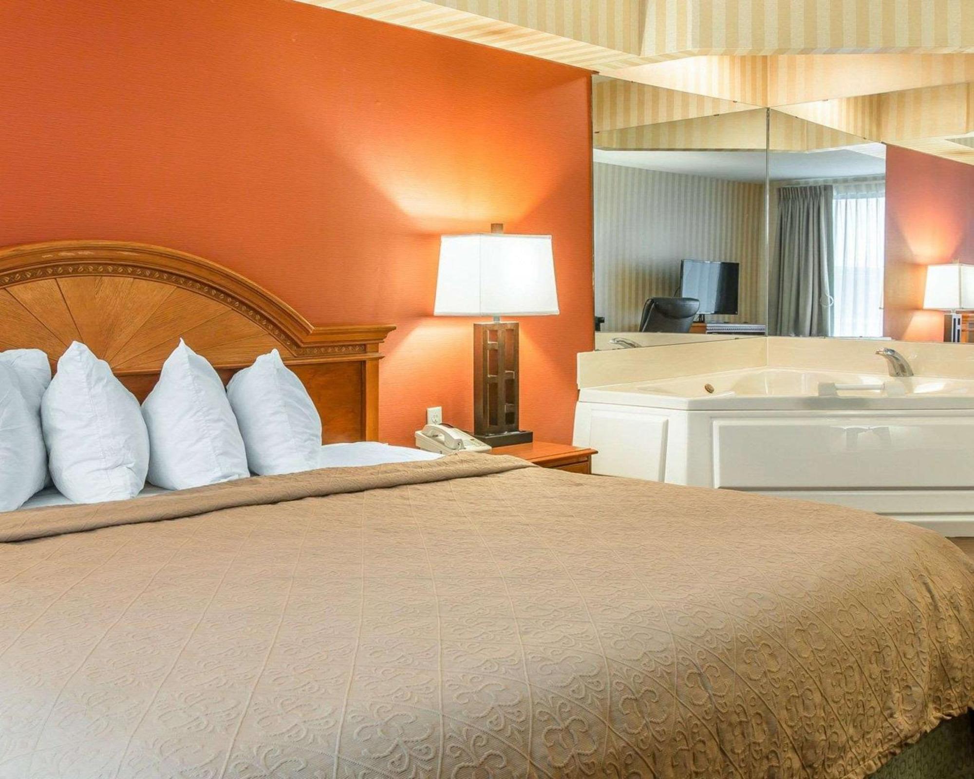 Quality Inn Gaylord Exteriör bild