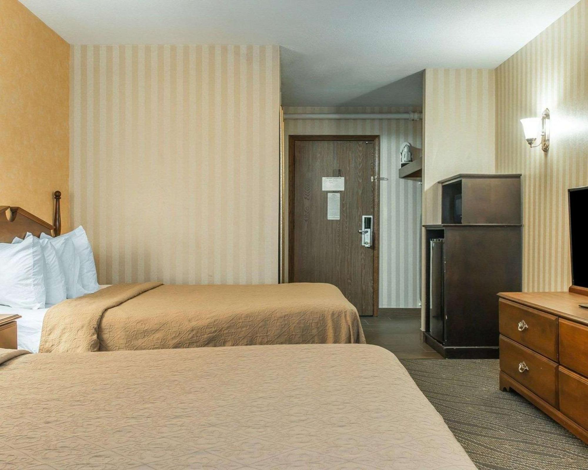 Quality Inn Gaylord Exteriör bild