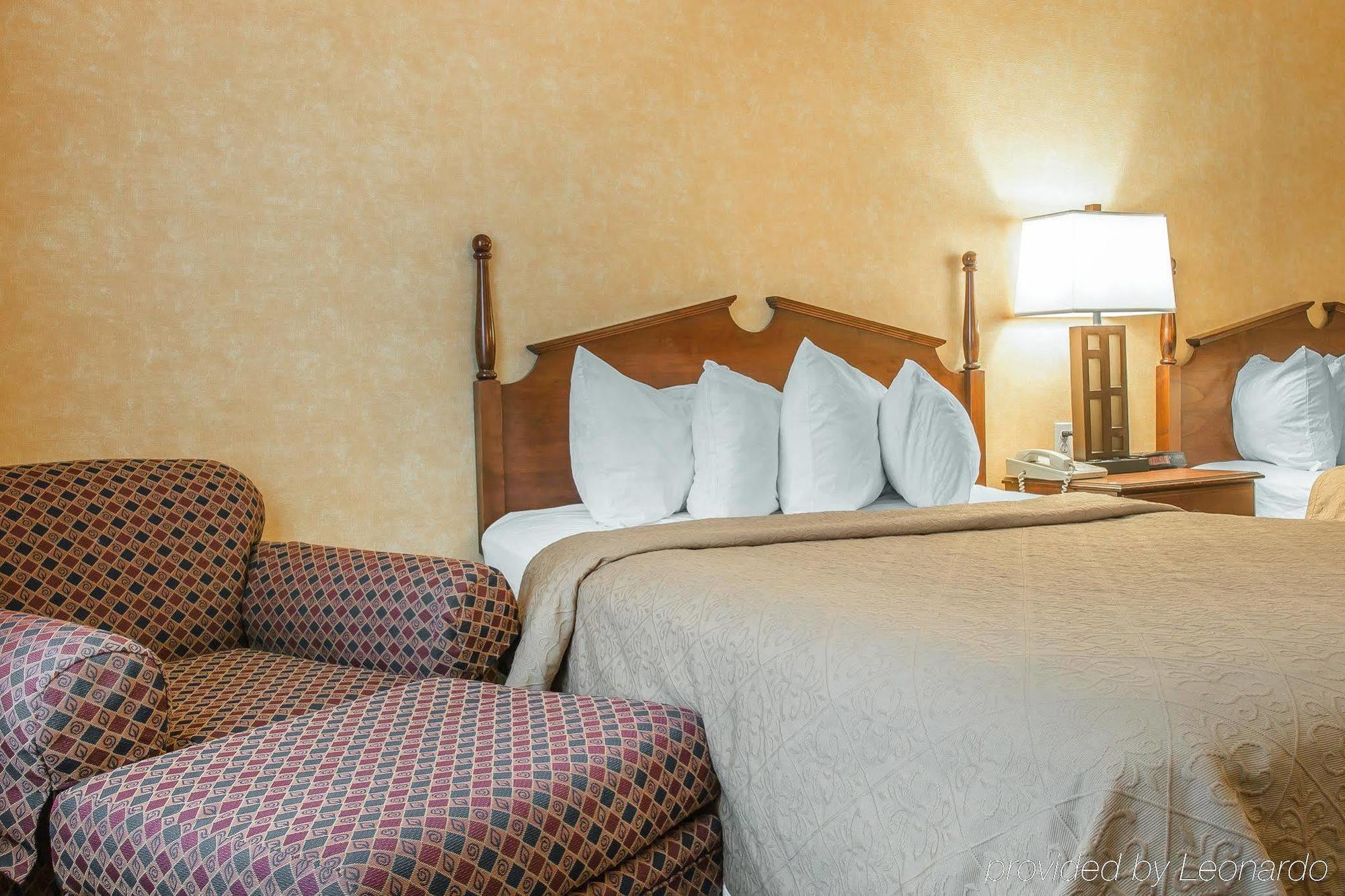 Quality Inn Gaylord Exteriör bild