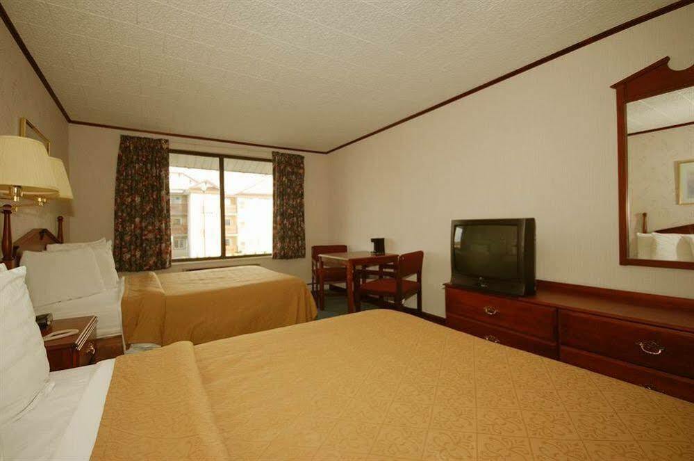 Quality Inn Gaylord Exteriör bild